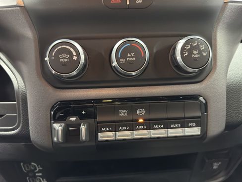 Used 2024 RAM 4500 SLT w/ Quick Order Package 2YG SLT image 32