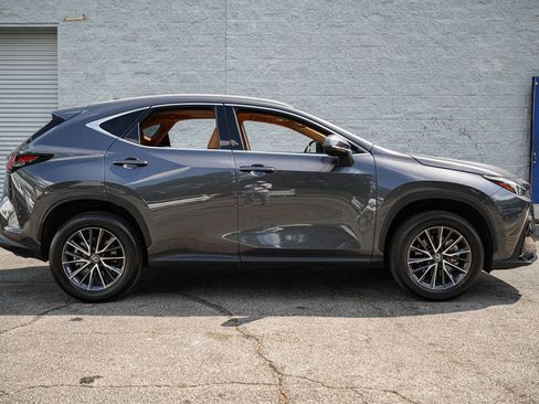 Used 2024 Lexus NX 250 FWD w/ Towing Package (2000 Lbs) image 18