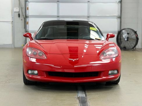 Used 2006 Chevrolet Corvette Coupe w/ Preferred Equipment Group RWD image 2
