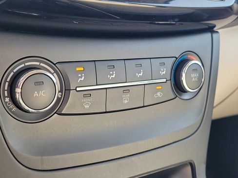 Used 2016 Nissan Sentra SV image 19