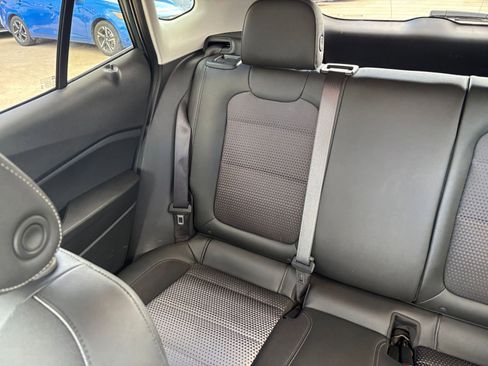 Used 2025 Chevrolet Trax LT image 37