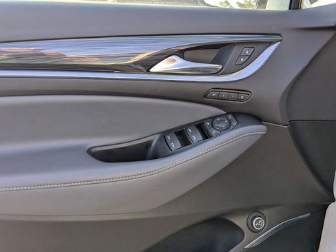 Used 2024 Buick Enclave Premium image 23