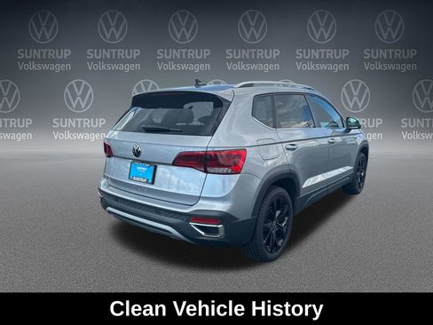 Used 2023 Volkswagen Taos SE w/ Panoramic Sunroof Package FWD image 6