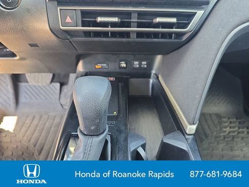 Used 2025 Toyota Camry SE FWD image 15