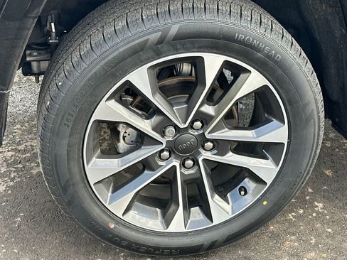 Used 2023 Jeep Grand Cherokee Overland image 17