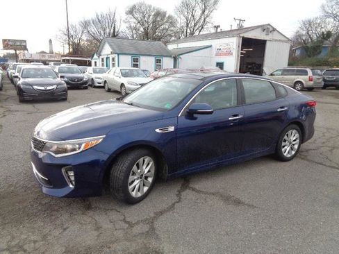 Used 2018 Kia Optima S w/ Panoramic Sunroof Package image 2