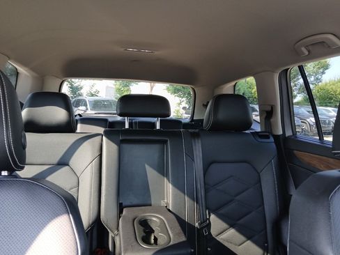 Certified 2025 Volkswagen Atlas SE FWD image 28