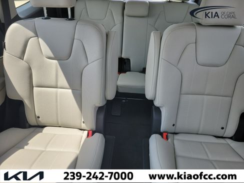 Certified 2025 Kia Telluride EX w/ EX Captain's Chair Package FWD image 31
