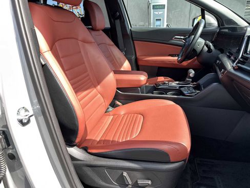 Used 2025 Kia Sportage SX image 25