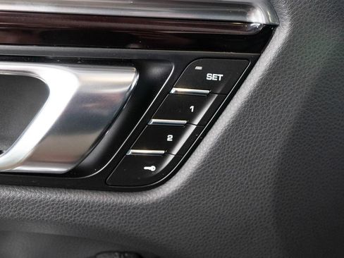 Certified 2025 Porsche Macan AWD/4WD image 20