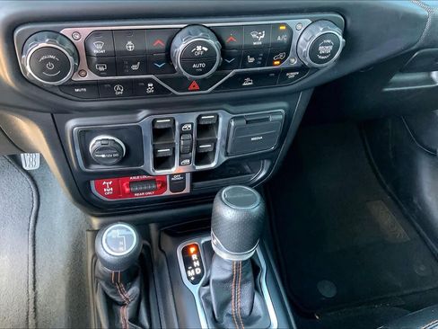 Used 2023 Jeep Gladiator Mojave w/ LED Lighting Group AWD/4WD image 35