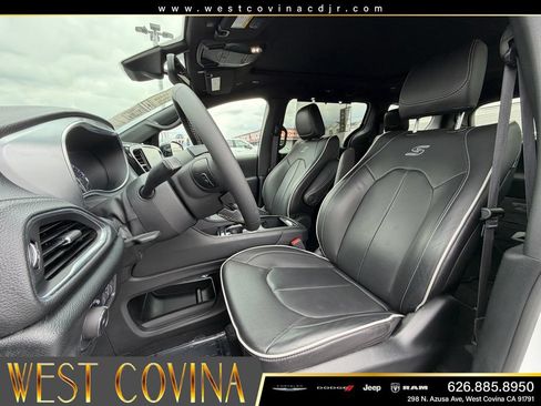 Used 2026 Chrysler Pacifica Limited w/ S Appearance Package FWD image 9