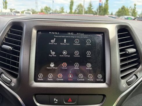 Used 2019 Jeep Cherokee Trailhawk w/ Cold Weather Group AWD/4WD image 24