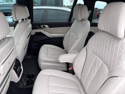 Certified 2026 BMW X7 xDrive40i w/ M Sport Package AWD/4WD image 3