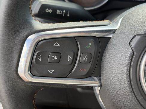 Used 2023 Jeep Wrangler Unlimited Sahara AWD/4WD image 17