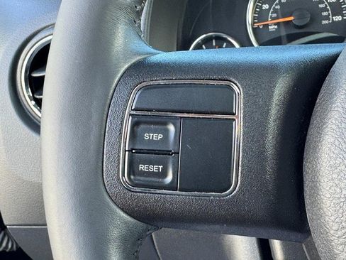 Used 2014 Jeep Compass Latitude w/ Sun/Sound Group image 19