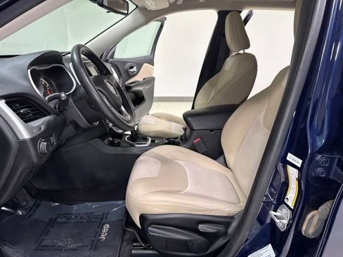 Used 2016 Jeep Cherokee Sport w/ Safety Group AWD/4WD image 12