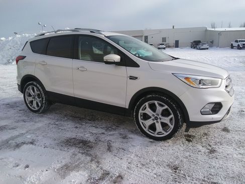Used 2019 Ford Escape Titanium image 4