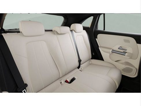 Used 2026 Mercedes-Benz GLA 250 4MATIC image 41