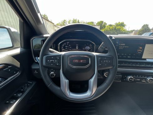 Used 2024 GMC Sierra 1500 SLE image 13