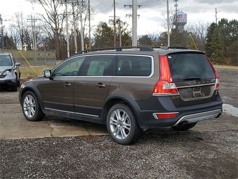 Used 2016 Volvo XC70 T5 Premier w/ Proximity Package image 3