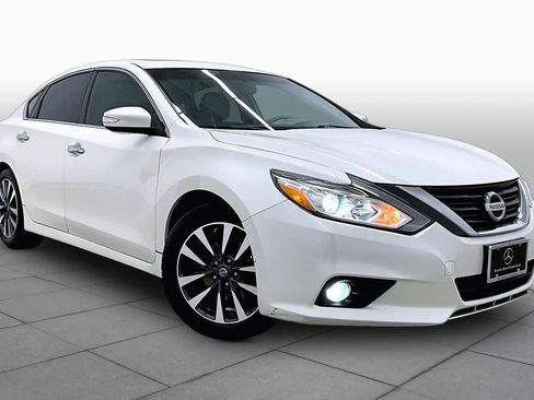Used 2016 Nissan Altima 2.5 SL w/ 2.5 Technology Package FWD image 3