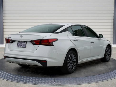 Used 2025 Nissan Altima 2.5 SV FWD image 7