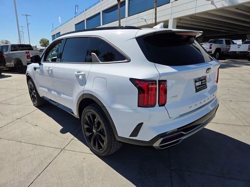 Used 2021 Kia Sorento SX image 4