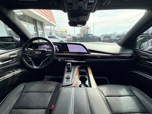 Used 2022 Cadillac Escalade Premium Luxury image 34