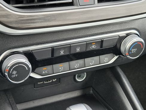 Used 2025 Nissan Altima 2.5 SV FWD image 19