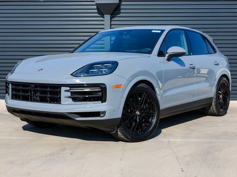New 2025 Porsche Cayenne image 1