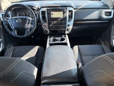 Used 2017 Nissan Titan SV AWD/4WD image 21