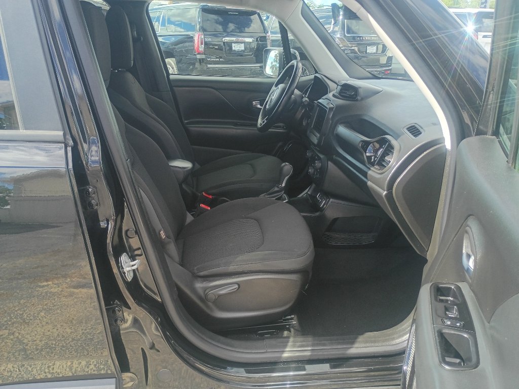 Used 2020 Jeep Renegade Altitude FWD image 11