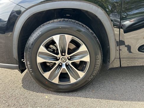 Used 2023 Toyota Highlander L image 50