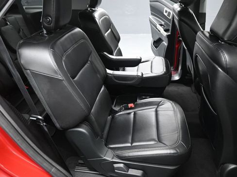 Certified 2020 Ford Explorer XLT w/ Equipment Group 202A image 19