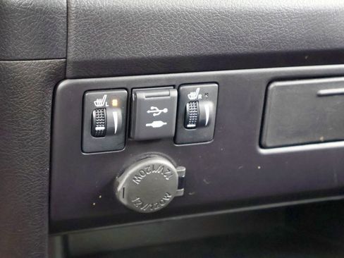 Used 2018 Toyota Sienna Limited image 39