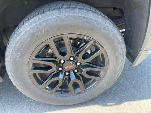 Used 2024 GMC Sierra 1500 Elevation AWD/4WD image 3
