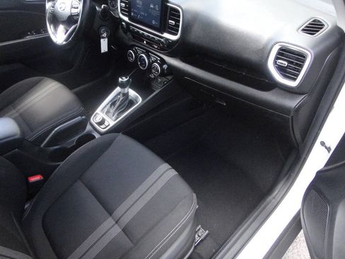 Used 2021 Hyundai Venue SEL FWD image 13