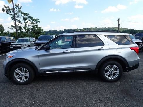 Used 2021 Ford Explorer XLT w/ Equipment Group 202A AWD/4WD image 2