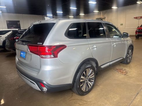 Used 2020 Mitsubishi Outlander LE image 3