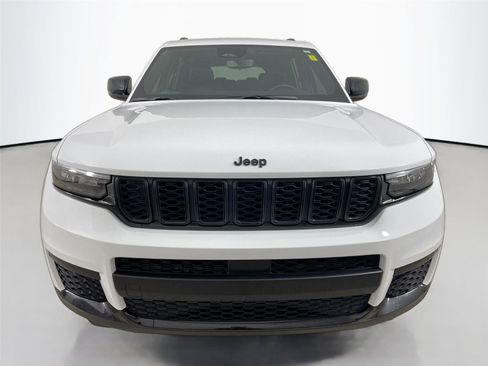 Used 2023 Jeep Grand Cherokee L Laredo image 2