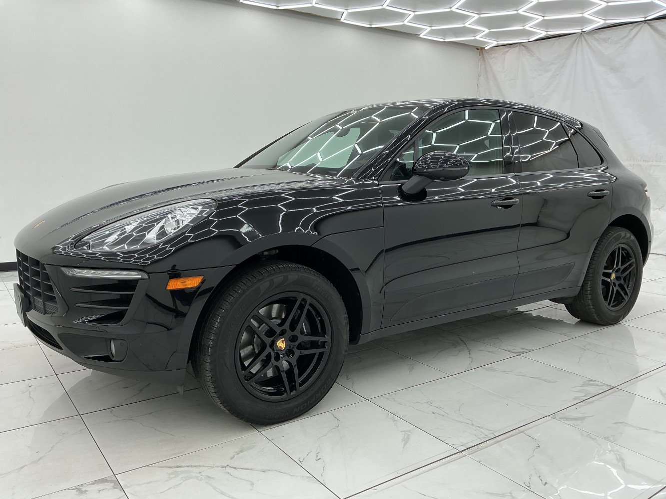 Used 2018 Porsche Macan AWD/4WD image 6