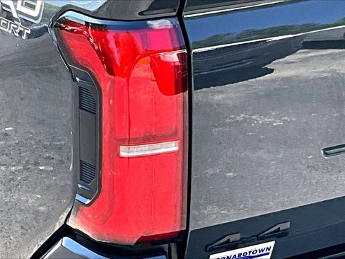 Used 2024 Toyota Tacoma TRD Sport w/ TRD Sport Upgrade Package AWD/4WD image 31