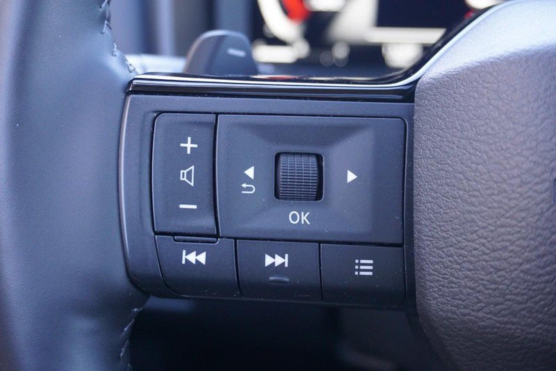 Used 2025 Nissan Rogue Platinum w/ Platinum Premium Package AWD/4WD image 37