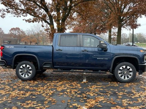 Used 2021 Chevrolet Silverado 2500 Custom w/ Custom Value Package image 7