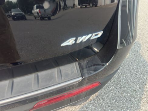 Used 2021 Ford Explorer XLT w/ Equipment Group 202A image 7