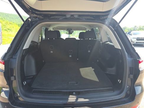 Certified 2023 Jeep Grand Cherokee Laredo AWD/4WD image 25