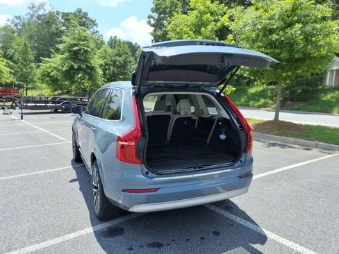 Used 2022 Volvo XC90 T5 Momentum w/ Protection Package Premier FWD image 10