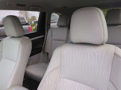 Certified 2018 Toyota Highlander Plus FWD image 8