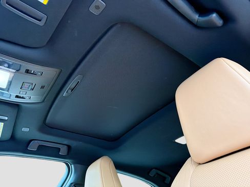 Used 2025 Lexus UX 300h FWD image 27